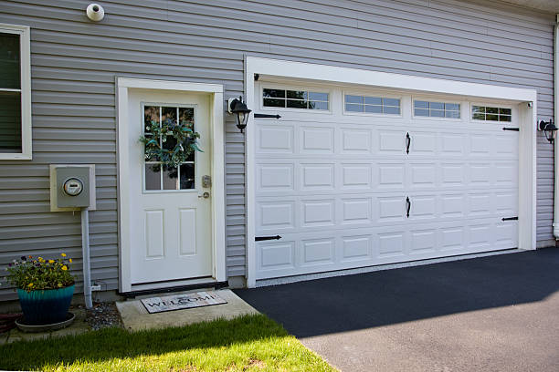 24/7 Emergency Garage Door Panel Replacement experts in East Bakersfield, CA